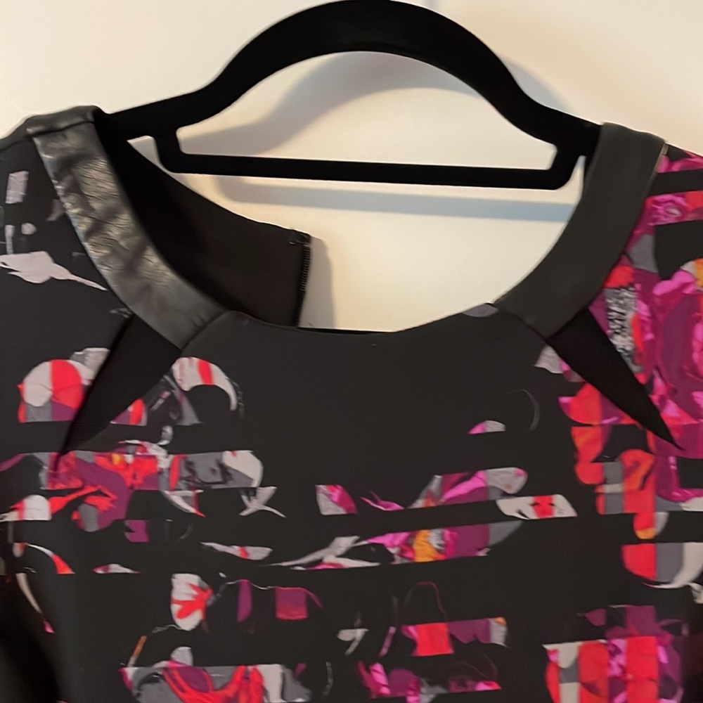 EUC graphic print sheath dress. Final markdown! - Picture 6 of 6